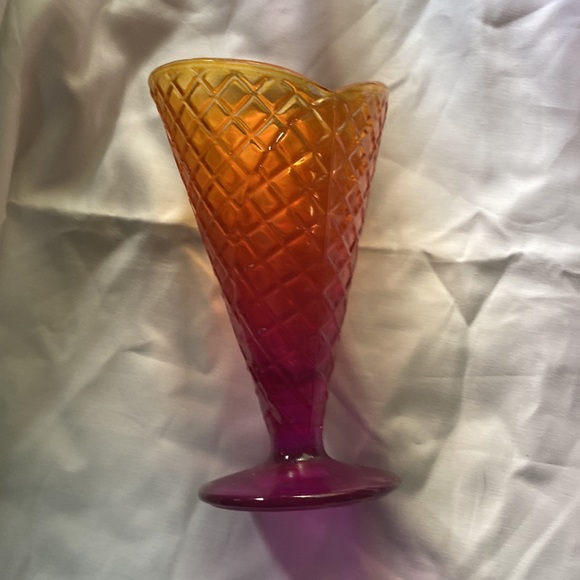 Waffle Ice Cream Glasses. - Picture 2 of 5